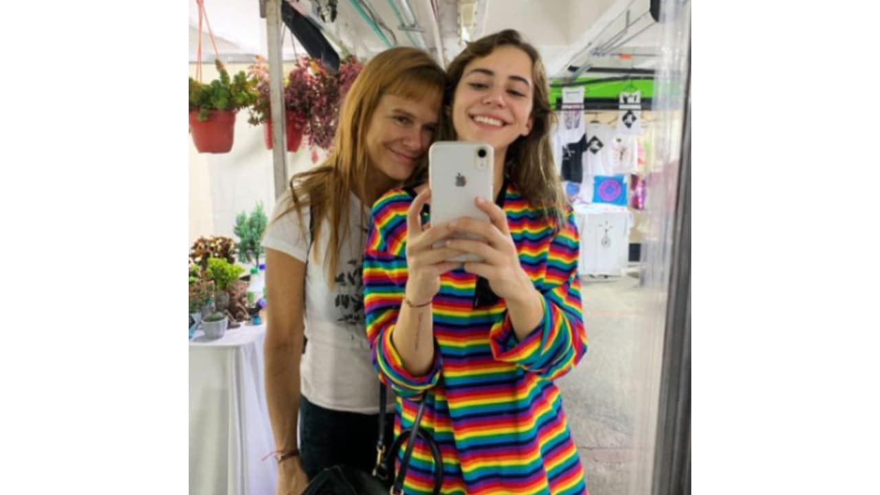 Nailea Norvind y Tessa Ía