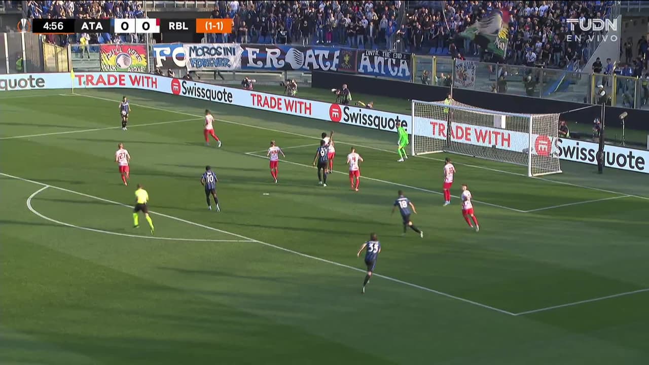 ¡TIRO ATAJADO! disparo por Davide Zappacosta.