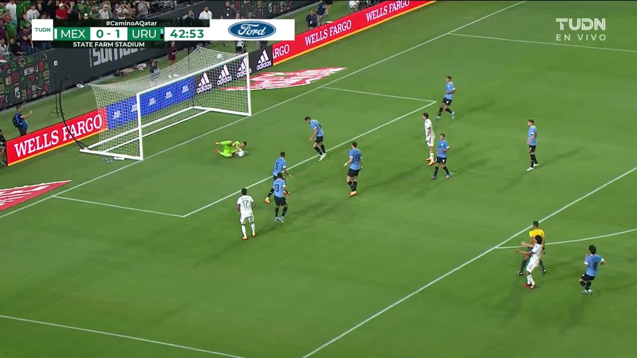 ¡TIRO ATAJADO! disparo por Jesús Corona.