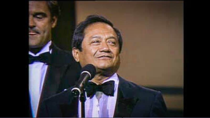 La más alta distinción de la velada fue para el fructífero cantante, compositor y productor, Armando Manzanero. El público se mantuvo de pie aplaudiendo varios minutos para celebrar su Premio a la Excelencia.