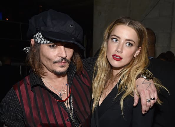 La demanda de Depp deriva de 
<a href="https://www.washingtonpost.com/opinions/ive-seen-how-institutions-protect-men-accused-of-abuse-heres-what-we-can-do/2018/12/18/71fd876a-02ed-11e9-b5df-5d3874f1ac36_story.html?noredirect=on&utm_term=.adbf882890ed" target="_blank">un artículo</a> que Heard escribió en diciembre de 2018 para The Washington Post y donde daba algunos detalles de la presunta violencia del actor.