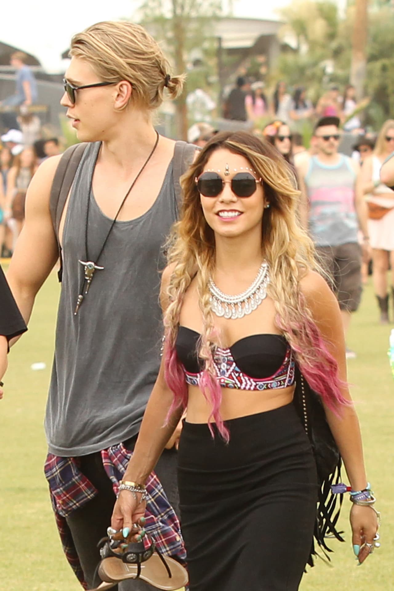 Lentes: ya los mencionamos antes con los somberos, y es que así los usan todas las 'celebs'. Para un 'boho chic' deben ser redondos o al menos con los bordes redondeados.