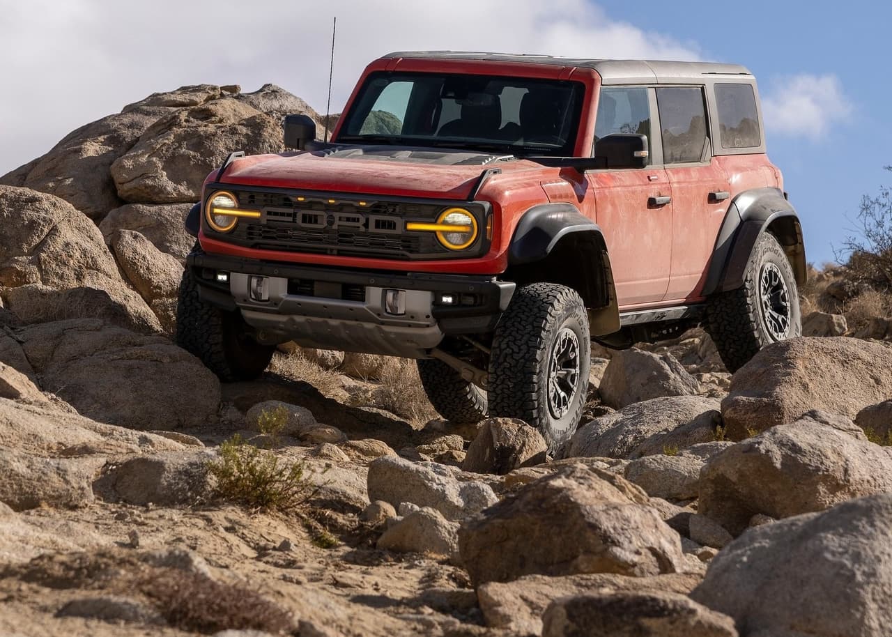 Ford recientemente presentó a la nueva integrante en su familia de SUVs: la Ford Bronco Raptor 2022.