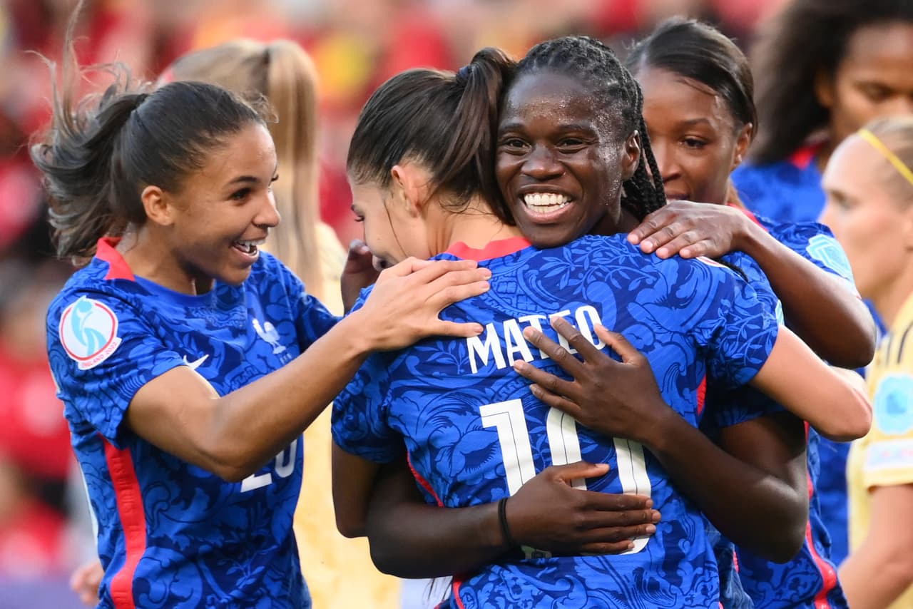 Las francesas se fueron al frente desde los seis minutos del compromiso haciendo las cosas más sencillas para ellas.
<br>