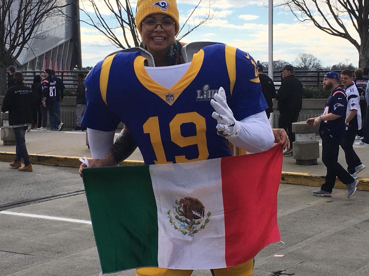 Los mexicanos también apoyan a los Rams a pesar que no pudieron jugar en el Estadio Azteca en la Temporada Regular.