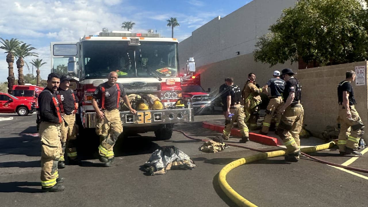 Debido a esto, fue requerido el apoyo de un equipo de materiales peligrosos que rápidamente pudieron controlar las llamas.