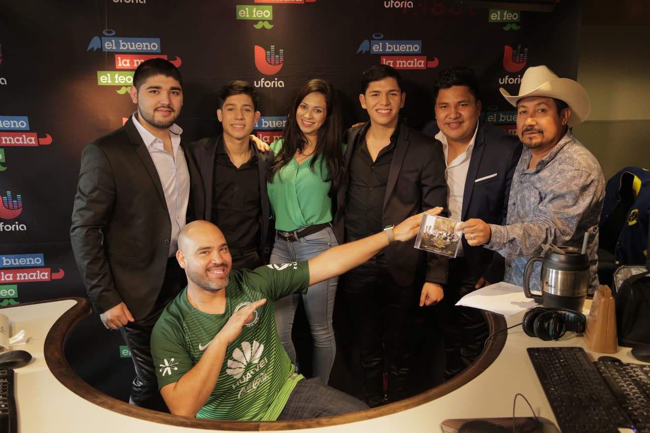 En estudio con los compas de 
<a href="https://www.facebook.com/AltaConsigna/?fref=ts">Alta Consigna.</a>