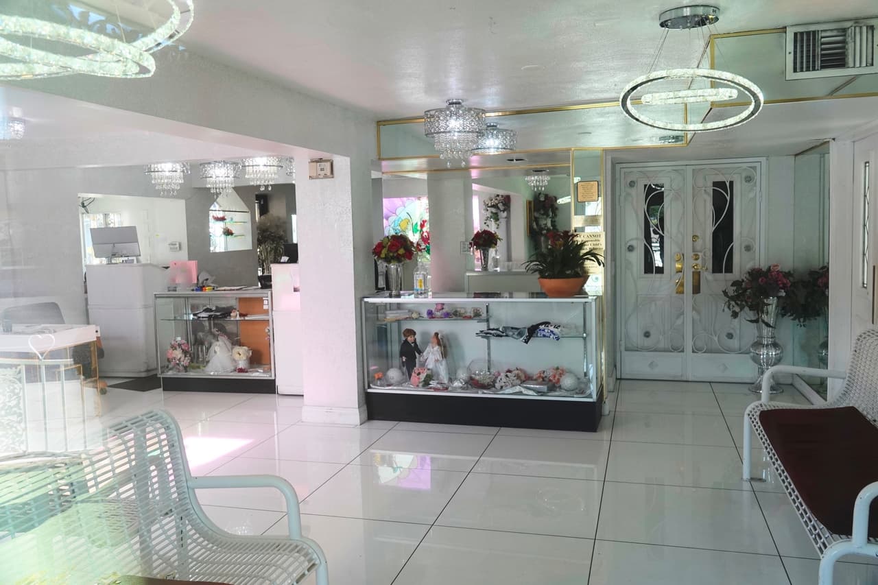 Se trata de un lugar estilo 'vintage', lleno de color rosa y objetos que rememoran la época dorada de 'La Ciudad del Pecado'.
<br>