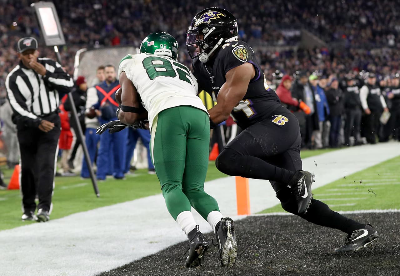 Ravens se imponen con autoridad 42-21 a New York Jets y aseguran su presencia en Playoffs.