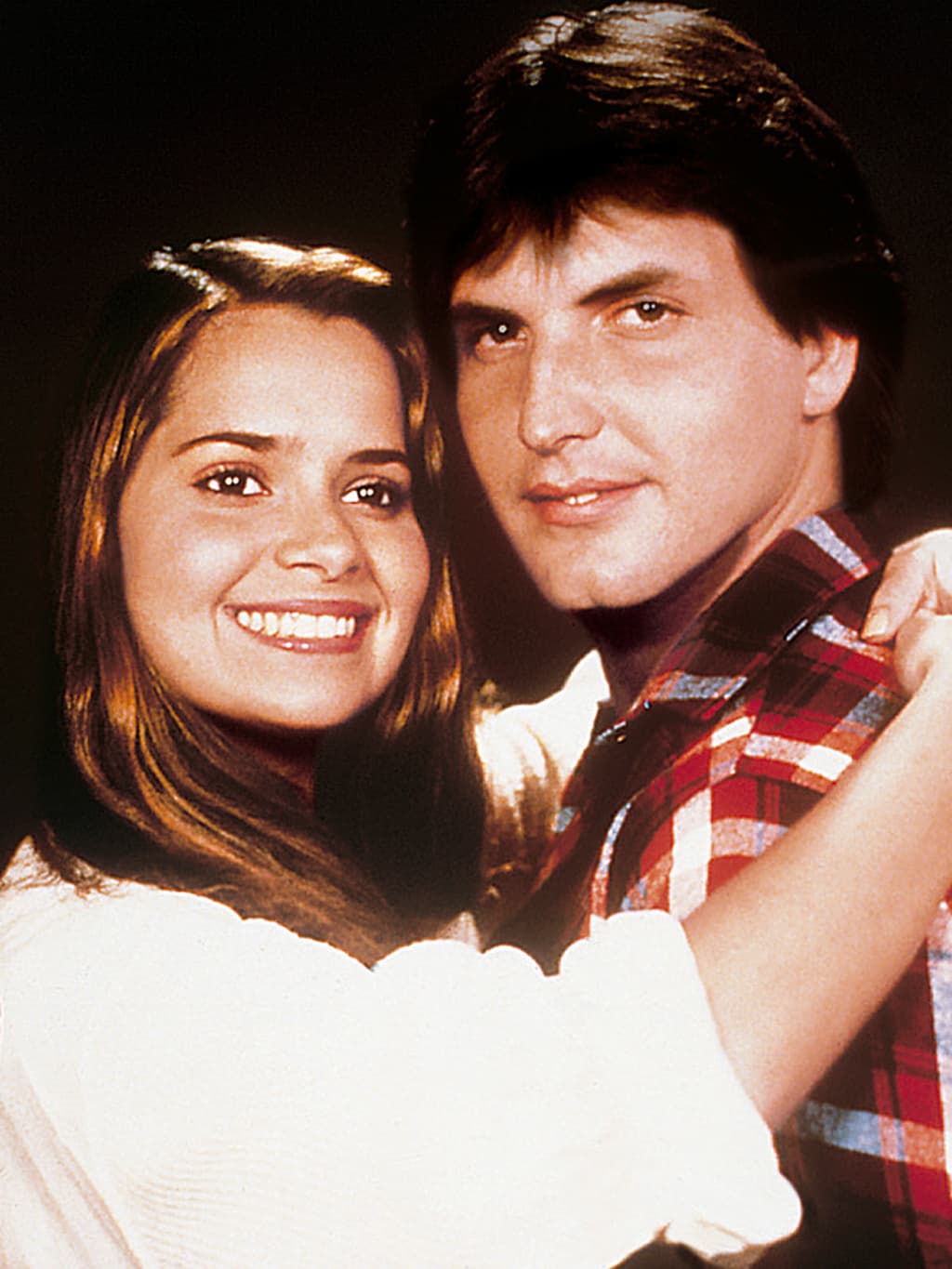 Era 1985 cuando 
<b>Grecia Colmenares</b> y 
<b>Víctor Cámara</b> conquistaron las ondas de todo el mundo con el espectacular 'culebrón' de origen venezolano '
<b>Topacio</b>', en el que la bella joven encarnaba a una invidente enamorada.