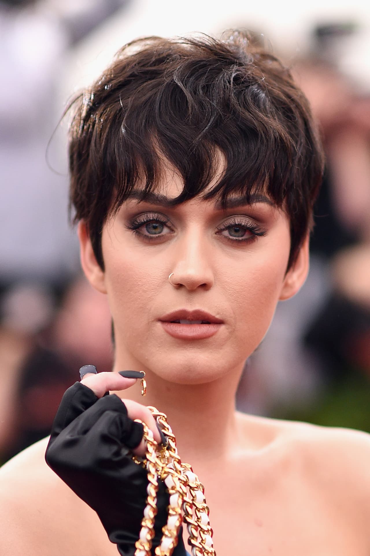 Claro, son los ojos de Katy Perry, que le dan mucha fuerza y distinción a su personalidad.