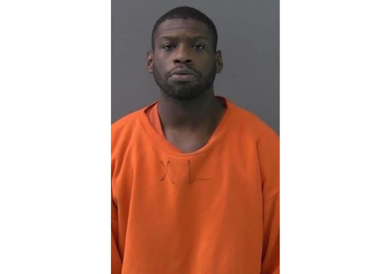 Anthony Xavier Antwon de 25 años. Es soldado de la base militar Fort Hood. Enfrenta un delito grave de prostitución con una menor de 18 años.