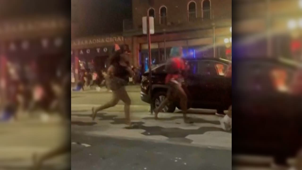 Lo que inició como una 
<b><a href="https://www.univision.com/temas/halloween">celebración de Halloween</a></b> se convirtió en una pesadilla para cientos de personas en una calle de 
<b>Ybor City, </b>en 
<b><a href="https://www.univision.com/temas/tampa">Tampa, Florida.</a></b>