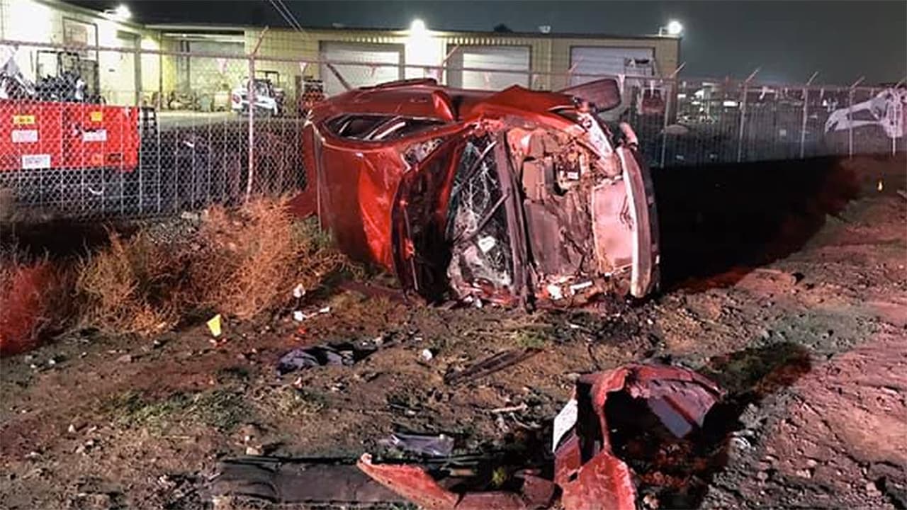 Una mujer muere al volcarse su automóvil al sureste de Merced