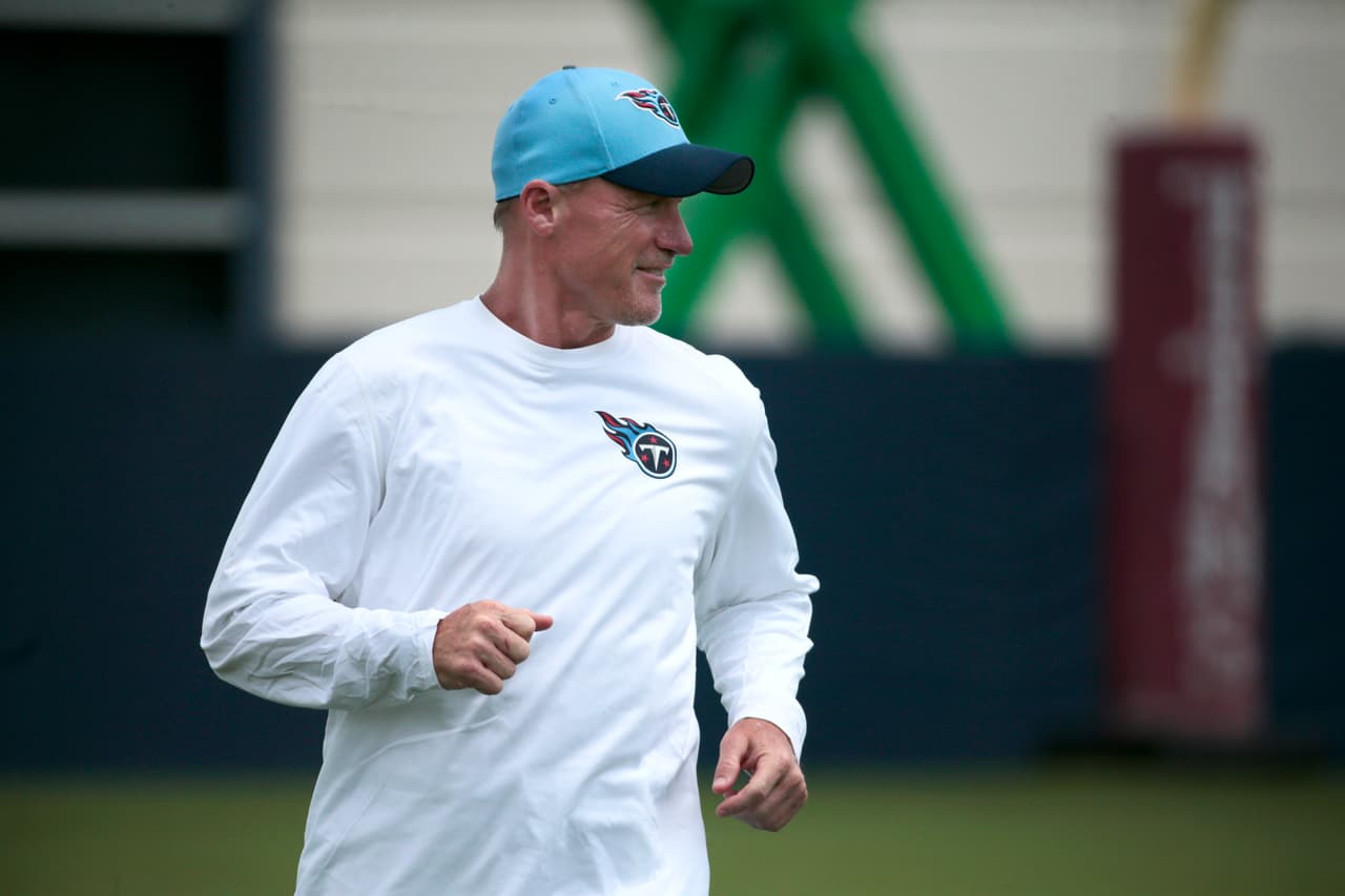 Ken Whisenhunt: Marcus Mariota no debe tener 30 acarreos por juego, es peligroso