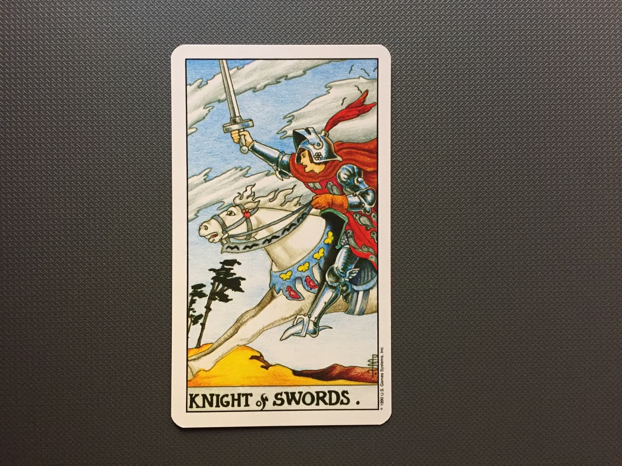 El caballero está lleno de energía e intelecto, pero eso puede ocasionarle problemas si no las enfoca de manera correcta hacia sus objetivos. Esa tormenta y esa batalla deben preocuparle. No porque se enfrente con las mejores intenciones y espada en alto significa que vaya a derrotar al enemigo en el primer momento de la pelea.