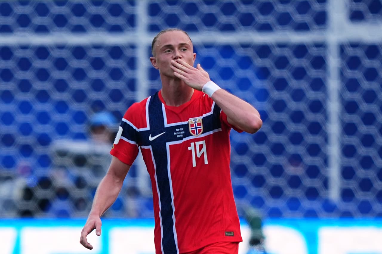 Thelo Aasgaard corresponde a su afición el festejo vikingo