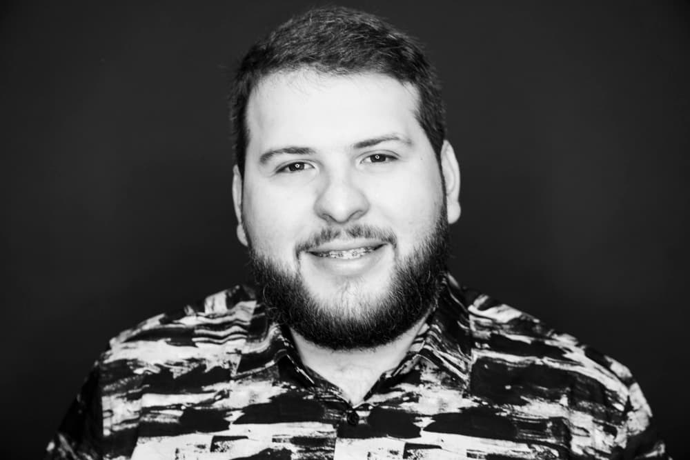 Su nombre real es 
<b>Alexander García</b>, pero ahora todos los conocen como ‘
<b>El Fantasma</b>’.