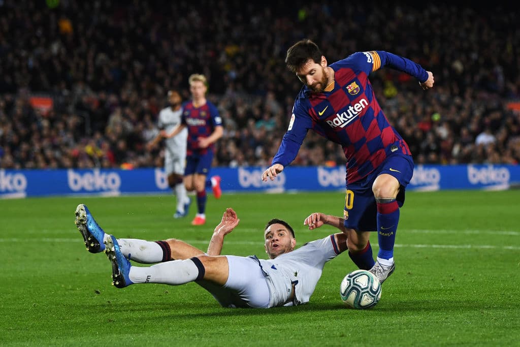 El Barcelona venció al Levante 2-1 con doblete de Ansu Fati, que consiguió un nuevo récord: el jugador más joven en marcar dos goles en los 91 años de La Liga. El Barça llegó a 46 puntos y sigue debajo del Real Madrid.