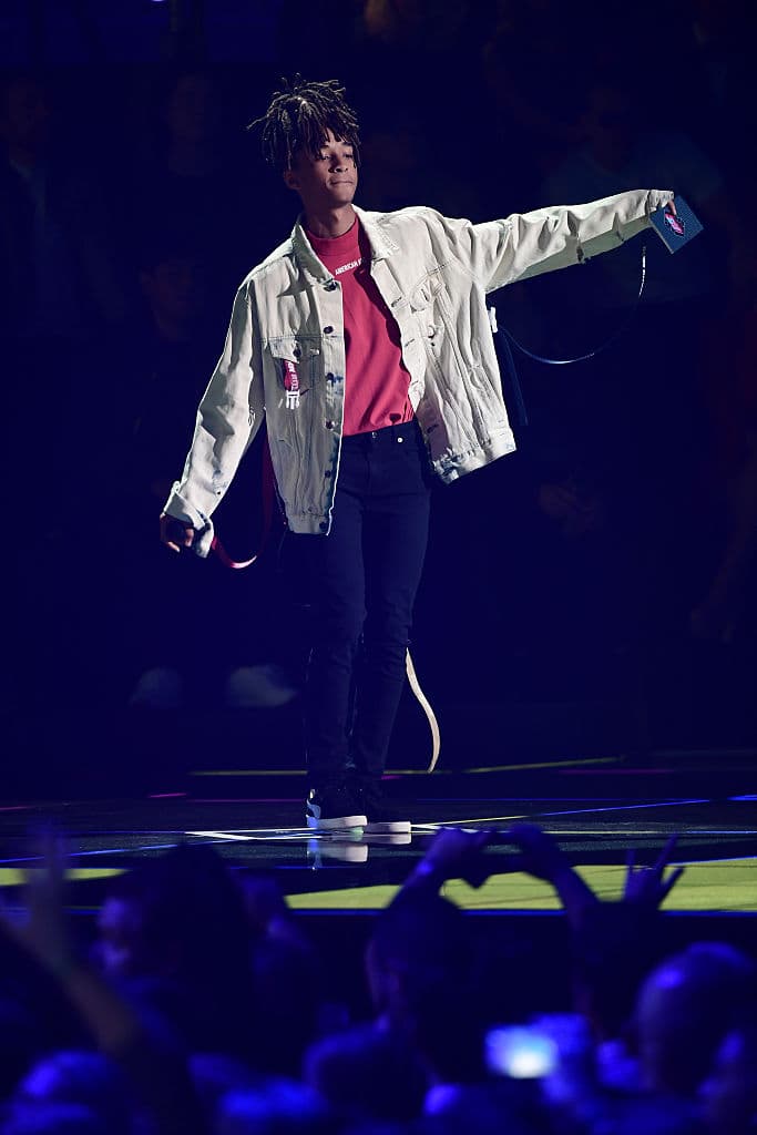 Jaden Smith robando cámara durante su presentación