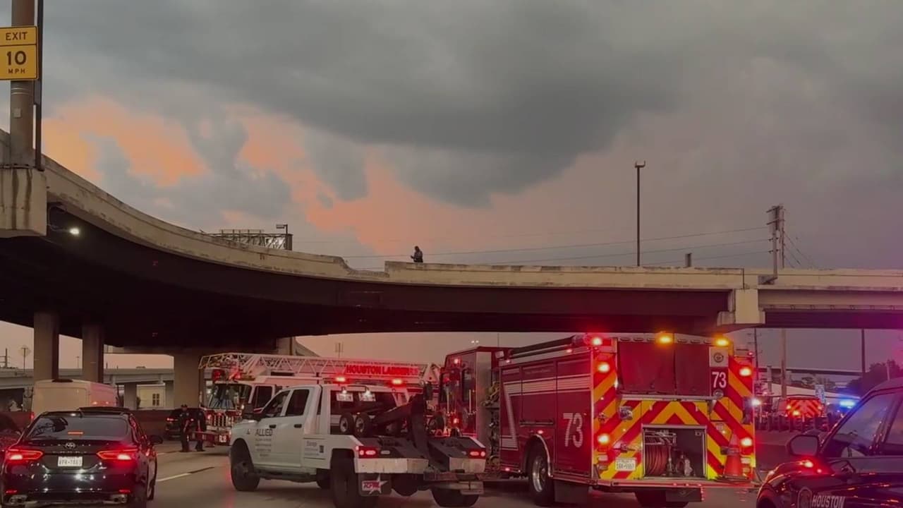 Un vehículo cae desde un puente a la autopista 69 en Houston: tres mujeres iban a bordo