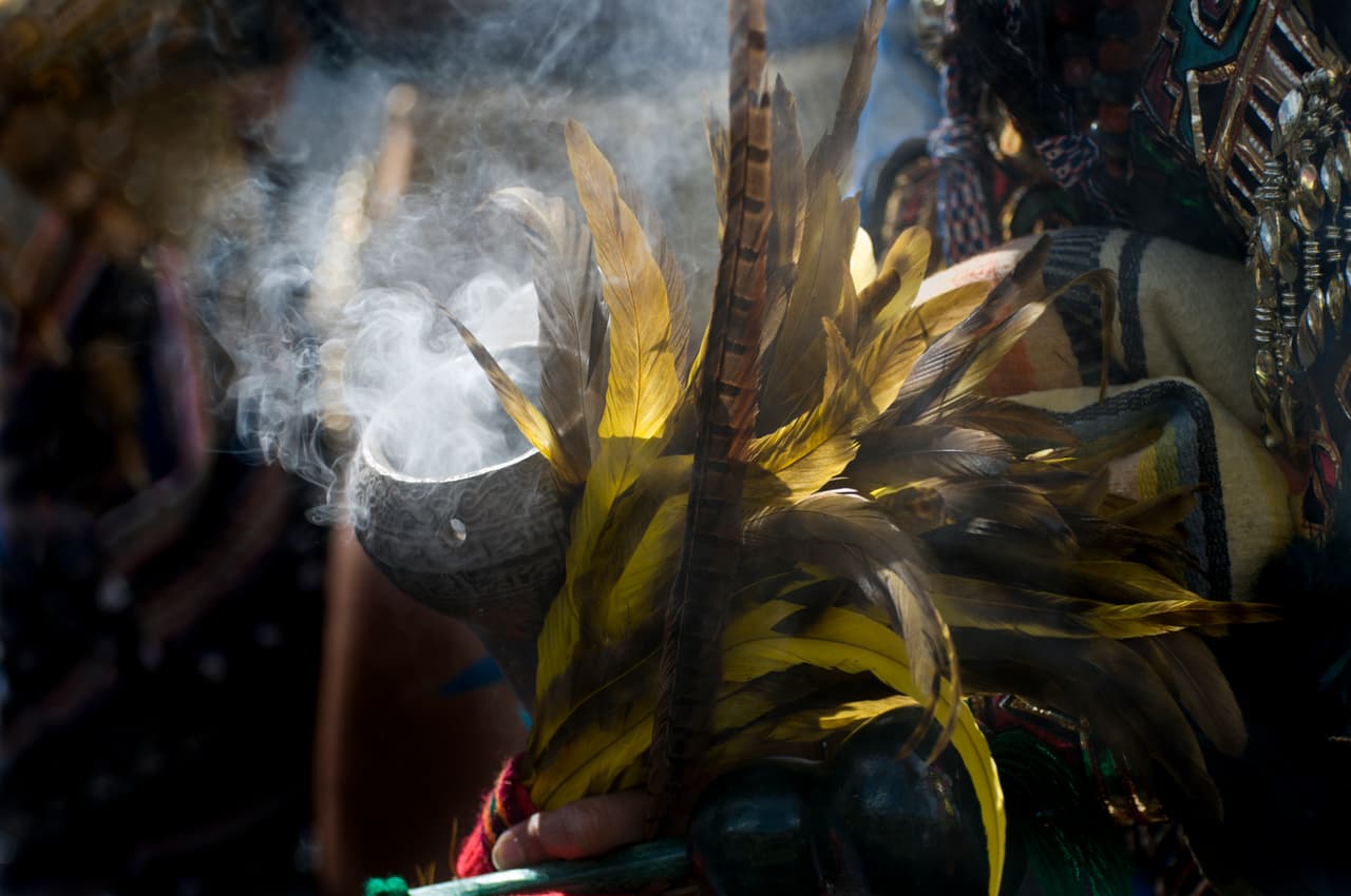 <b>Copal // </b>
<br>Este elemento se usa para ahuyentar a los malos espíritus, permitiendo que el alma entre a su hogar sin peligro y con una sensación de descanso.