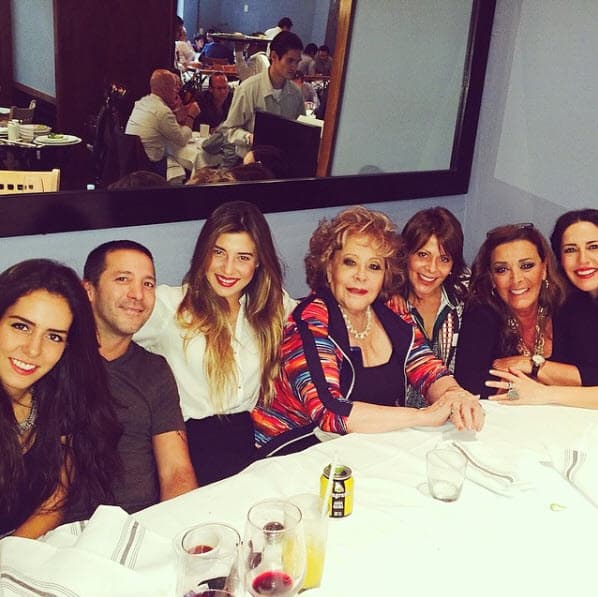 Además, aprovechó para aclarar que no le afectan los ataques de su sobrina Frida Sofía, quien la criticó por haberse casado con Fernando Frade, expareja de Silvia Pinal.