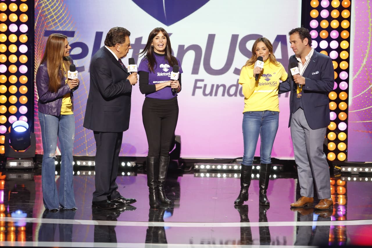 Giselle Blondet y Karla Martínez no pudieron evitar conmoverse con las historias.