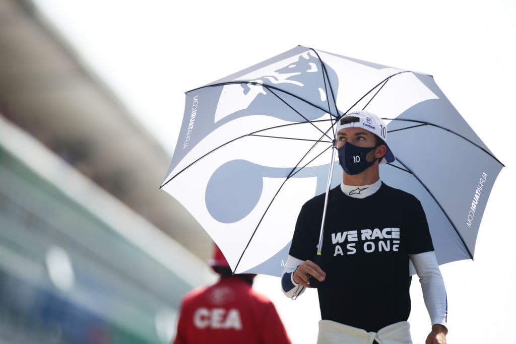 Daniel Ricciardo se lleva el Gran Premio de Italia y, en segundo lugar llegó su compañero Lando Norris, dandole a McLaren el uno dos en el podio. Max Verstappen y Lewis Hamilton tuvieron un incidente al inicio de la carrera, dejándolos fuera, mientras que Sergio Pérez llegó en tercer lugar pero tras una penalización, cayó a la quinta posición.