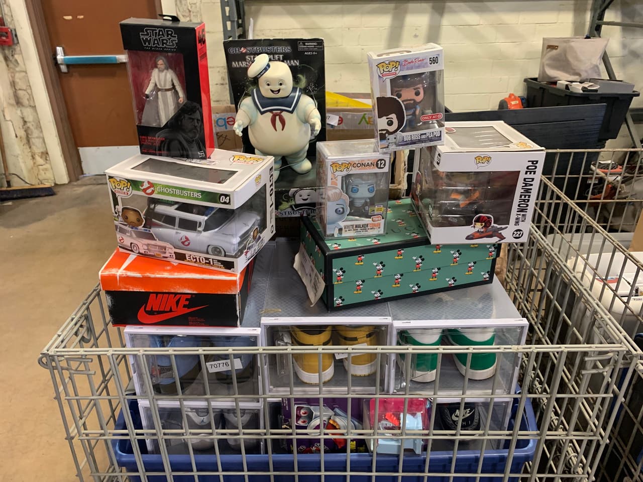 También hay 
<b>algunos accesorios de marca de diseñador que subastan</b>, como alguna joyería de la marca Gucci.