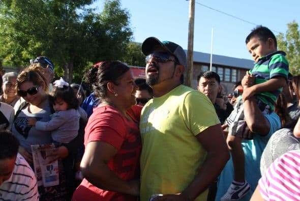 “ Los Canarios de Michoacán” pusieron a bailar a cientos de Arizoneneses en los Latin Grammy Street Parties en Phoenix, quienes no pudieron resistirse al carismático grupo de música regional mexicana, su sonido único del arpa y a sus conocidos sencillos. 