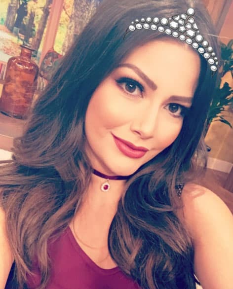 Y como digna triunfadora de Nuestra Belleza Latina, de vez en cuando vuelve a ponerse la corona.