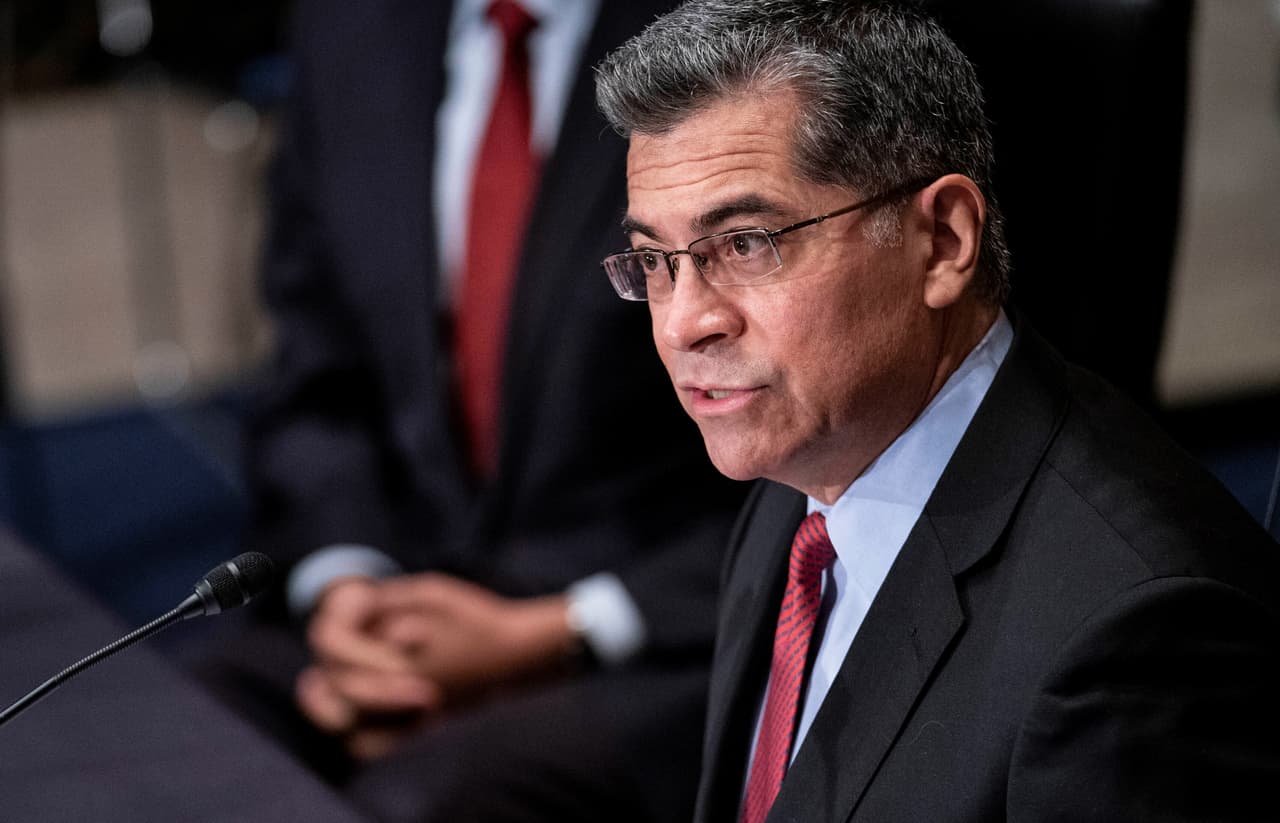 Republicanos dicen durante la confirmación de Becerra que él no tiene experiencia en salud 