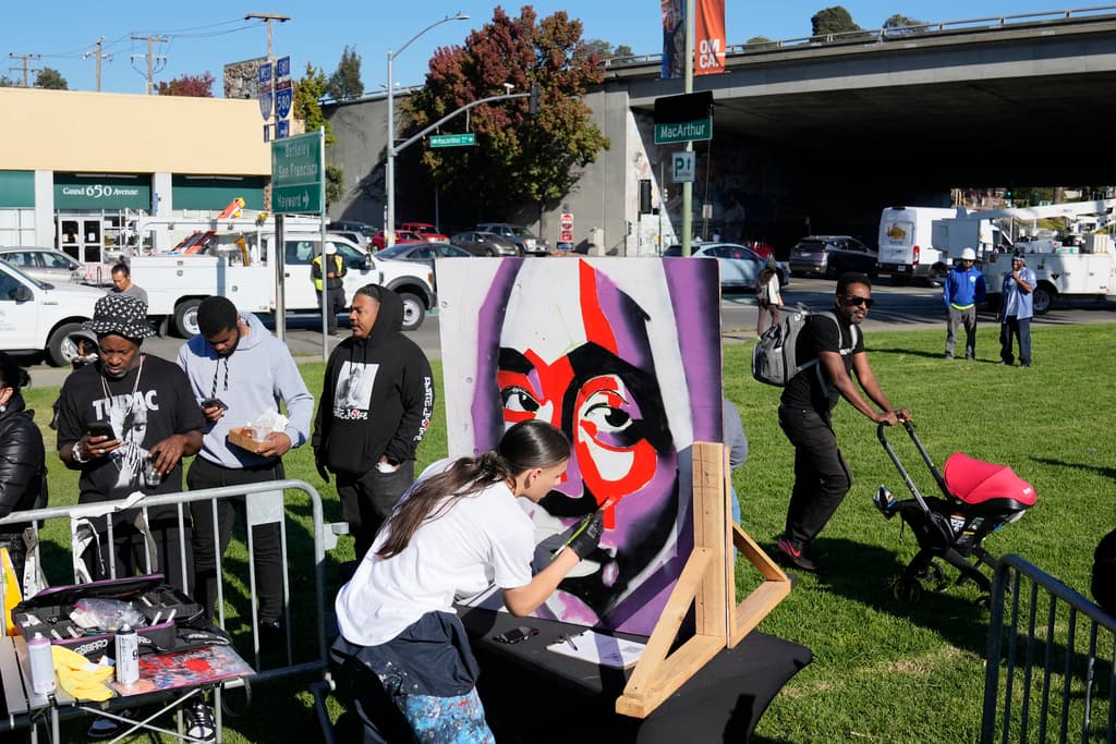 A través del cambio de nombre de la calle, Tupac Shakur Way, se busca mantener viva su memoria y recordar su importancia como una de las figuras más influyentes en la historia del hip-hop y la cultura urbana en general.