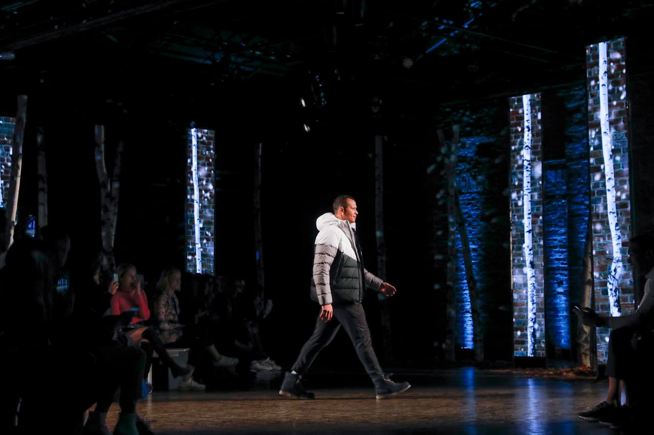 La noche del miércoles 9 de octubre, en Nueva York, Alex Rodríguez caminó la pasarela por primera vez en el que fue el primer desfile de moda de Dick's Sporting Goods.