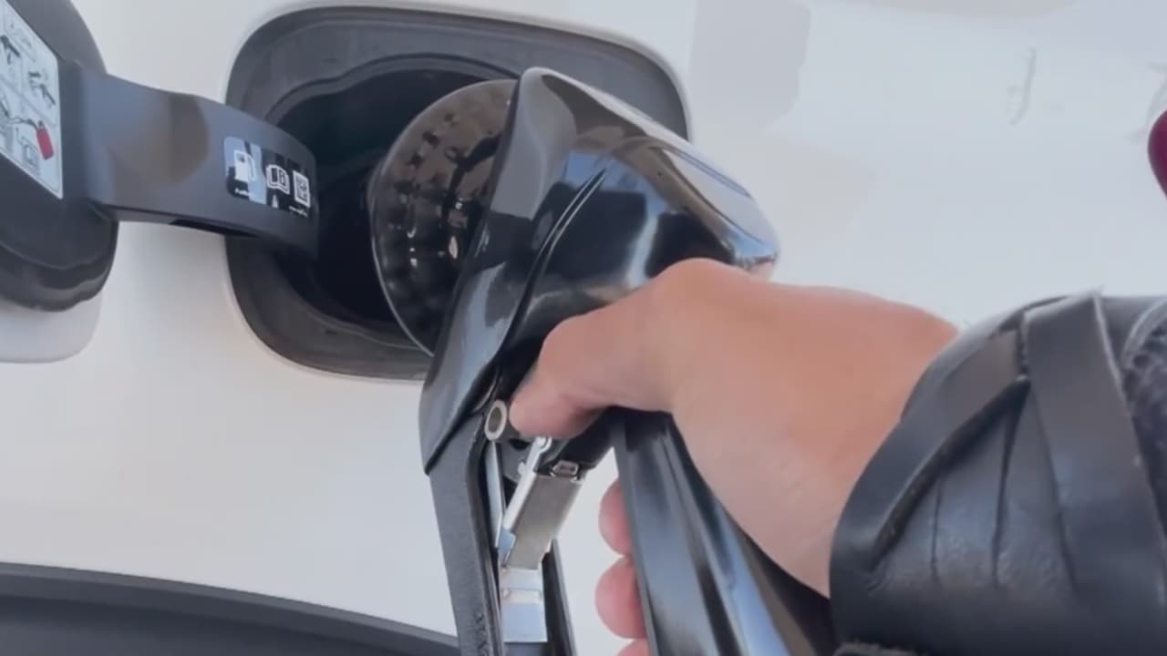 “Cambié de carro porque el anterior gastaba mucha gasolina” así muestran su inconformidad por el alto precio del combustible