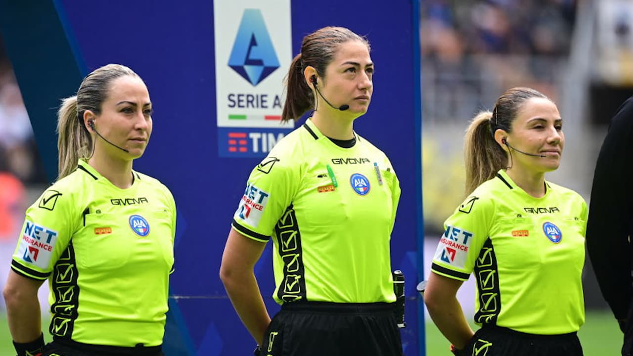 Tripleta arbitral femenina pita por primera vez en Serie A de Italia