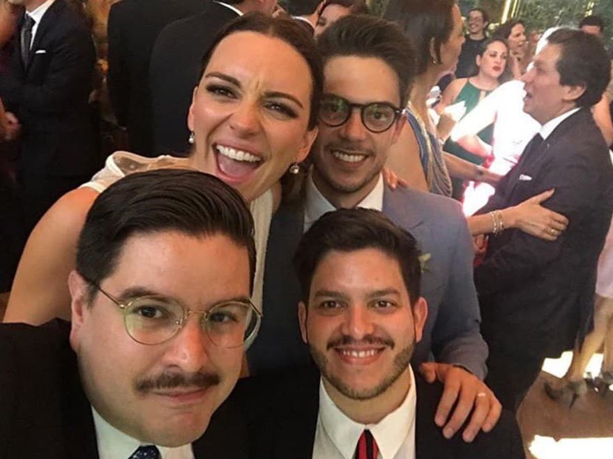 Regina y Roberto siempre quisieron una boda sencilla donde todos estuvieran cómodos y con comida rica que dejara satisfecho a los invitados.