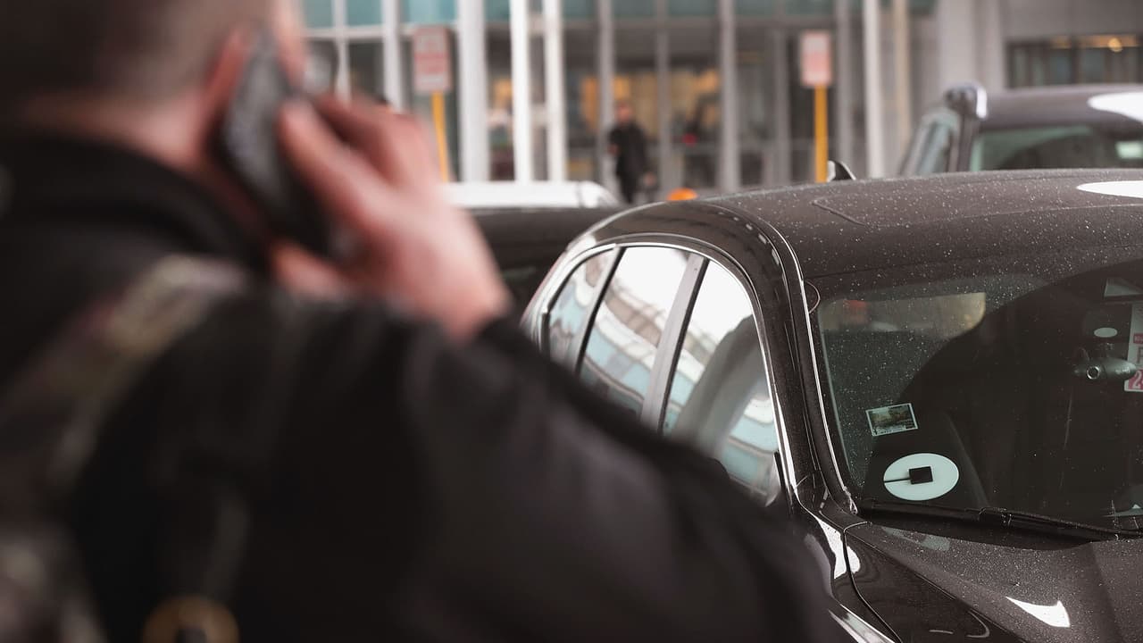 La alcaldesa Lightfoot y Uber anuncian expansión de la empresa en Chicago