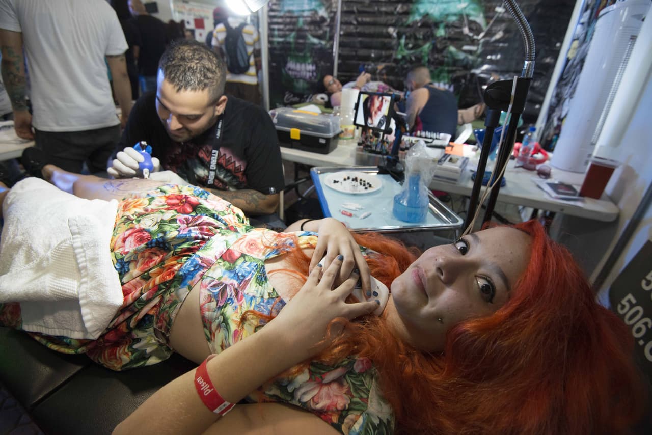 Hombres y mujeres de todas las edades mostraon sus tatuajes e incluso hubo quienes quisieron más.