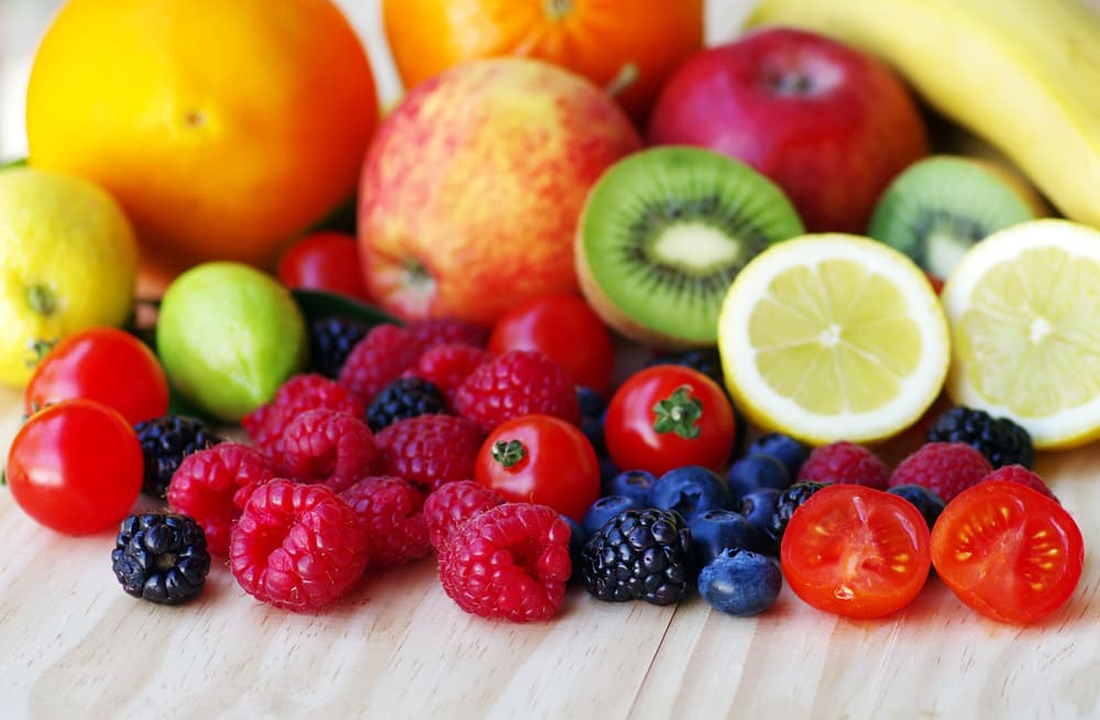 Finalmente, varias frutas, aunque te recomendamos cítricos como el limón y la naranja.