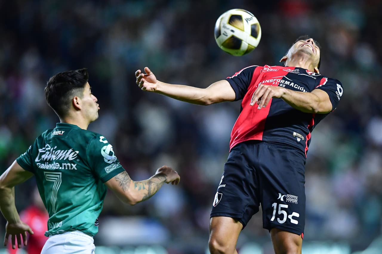 La fiera estuvo en deventaja en dos ocasiones y los goles de Ángel Mena y Victor Dávila le dan la remontada 3-2 sobre el Atlas en la ida de la final del futbol mexicano.