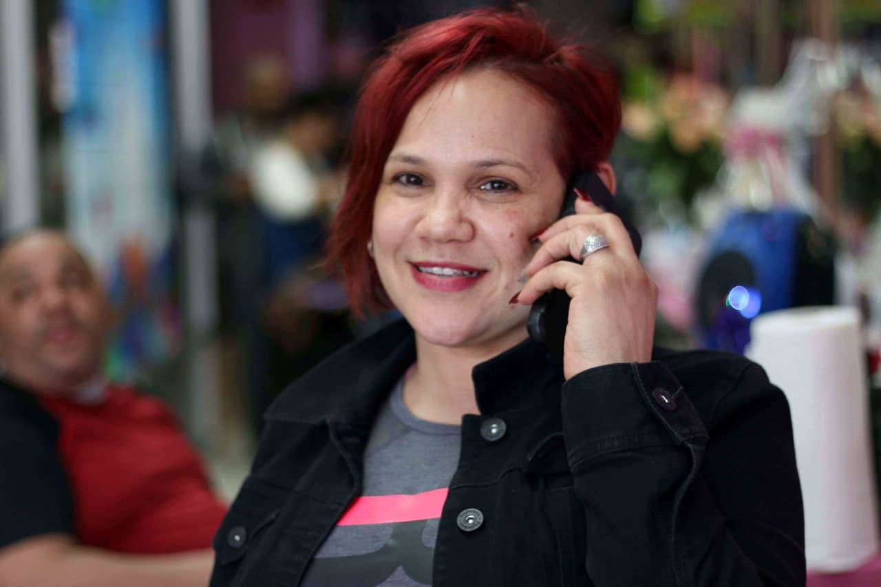 Ivelisse García, conocida como Doña Bella, rechaza la imagen del prestamista violento y ve su negocio como servicio a su comunidad del Bronx.