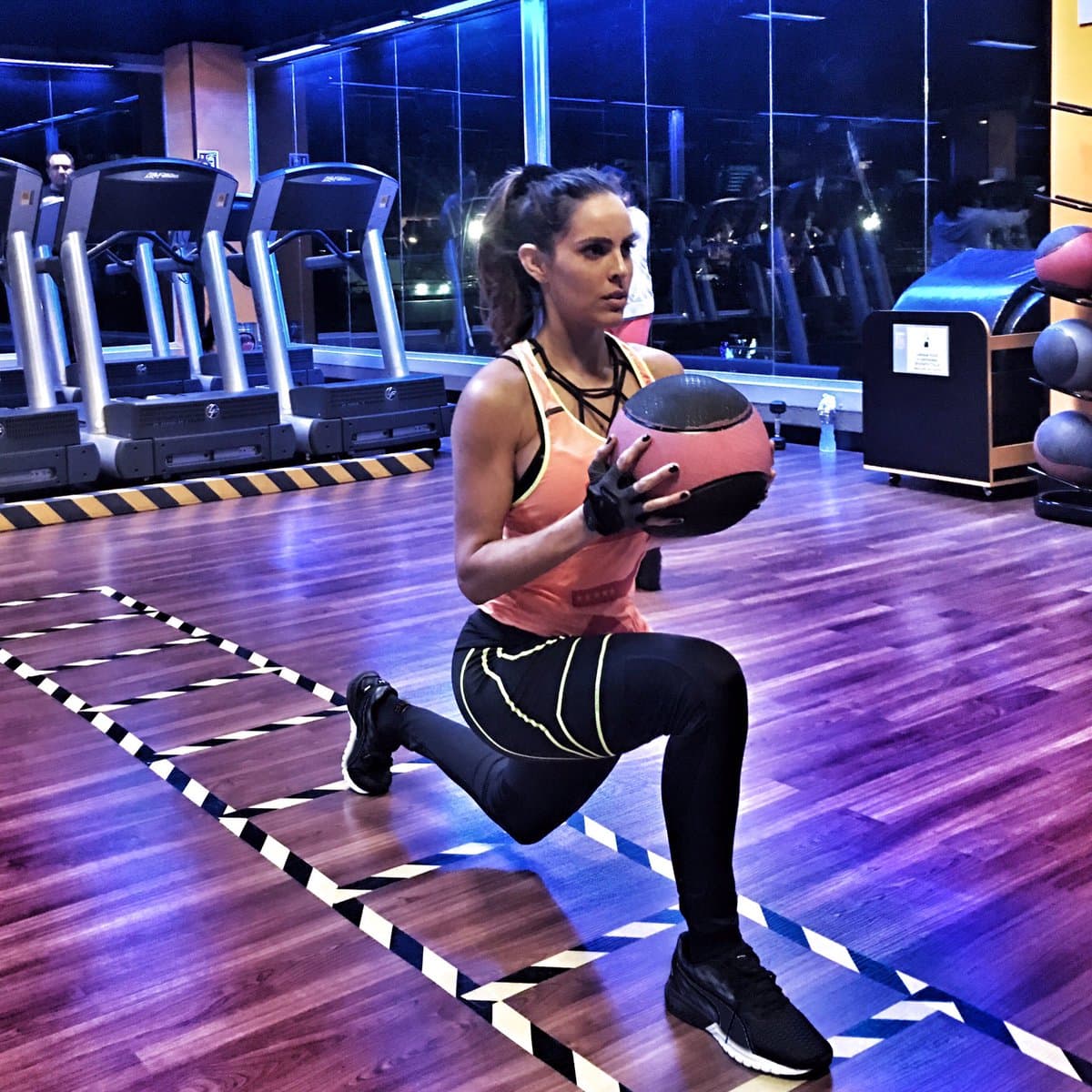 Sara ha confesado que lleva una vida muy sana: no fuma, no toma y suele levantarse a las 3AM para hacer sus rutinas de ejercicio.