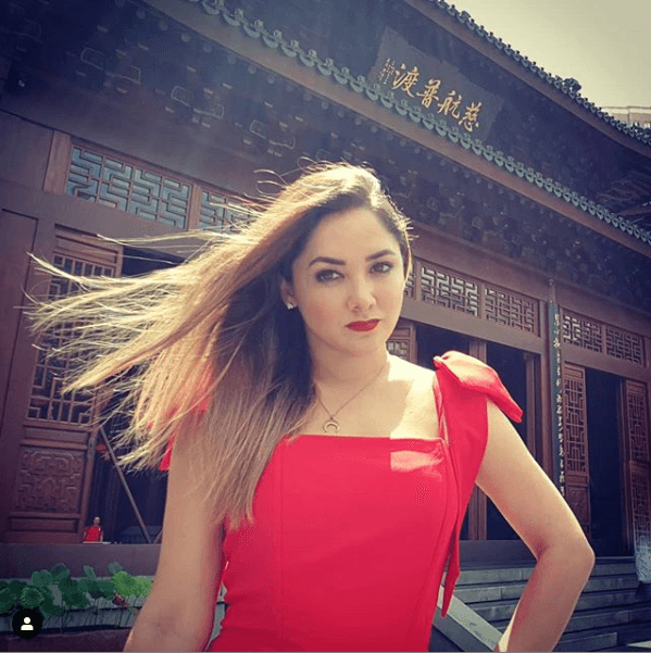 "Estoy soltera y estoy haciendo lo que amo hacer, entonces ya todo lo que viene alrededor pues la verdad es que como que empaña el momento tan bonito que estoy viviendo”, dijo.