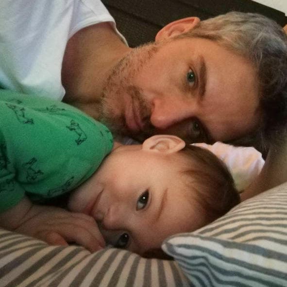 El actor de Tres Veces Ana se siente feliz en su faceta de papá y comparte sus mejores momentos al lado de sus bebés.