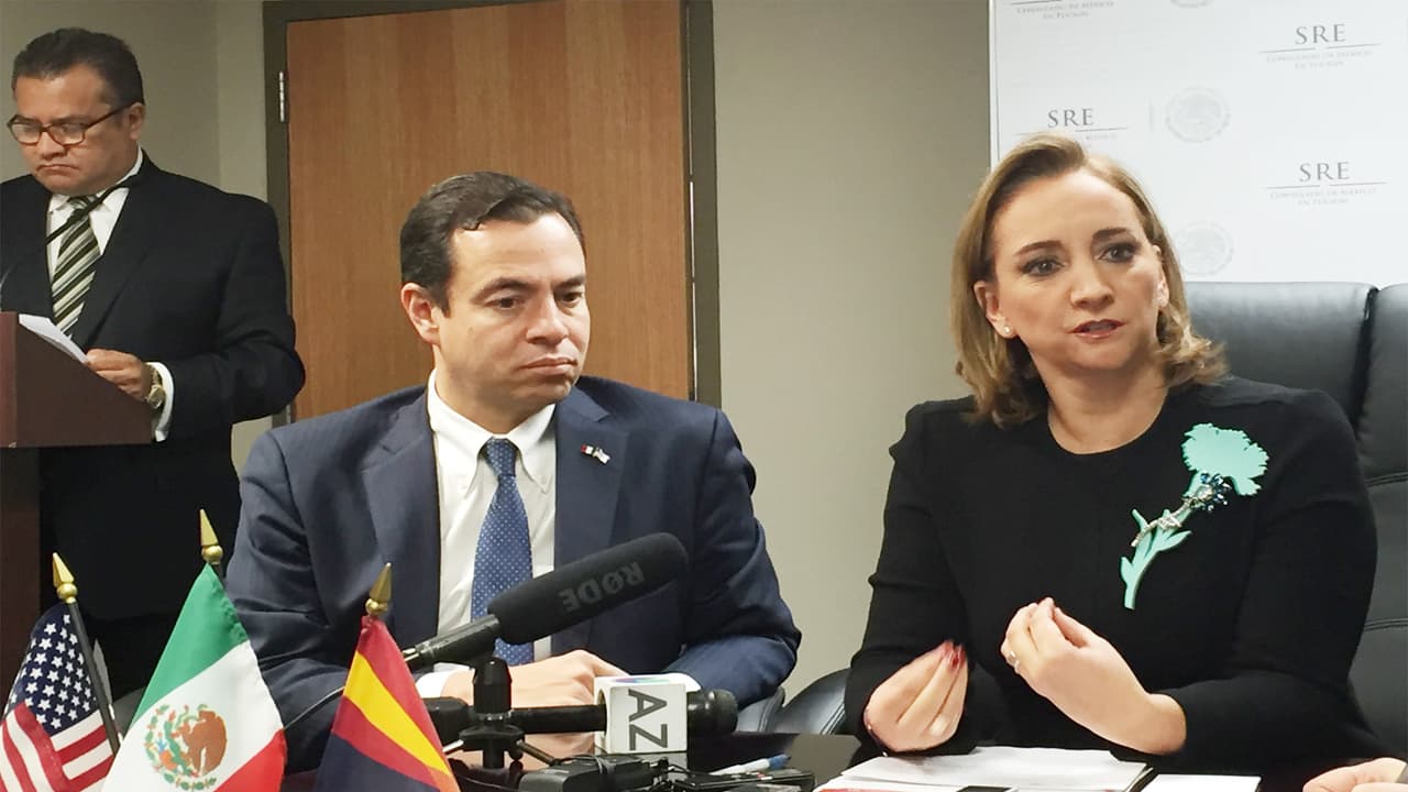 Canciller de México anunció en Arizona que trabaja con los gobiernos centroamericanos para aliviar el cruce masivo de menores y familias