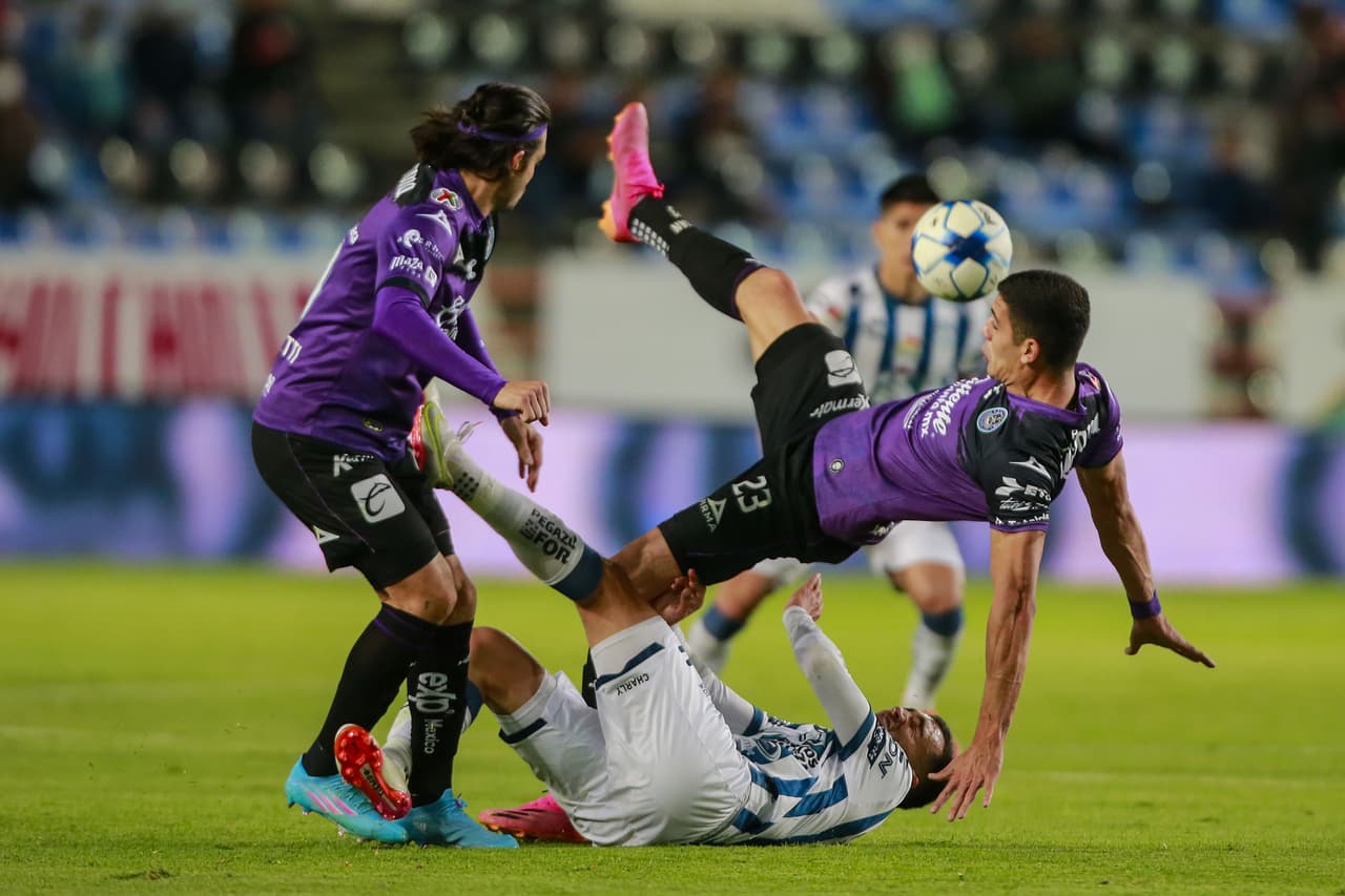 La delantera de Pachuca sale con la pólvora encendida golean 3-1 a Mazatlán y toman el liderato momentáneo del torneo.