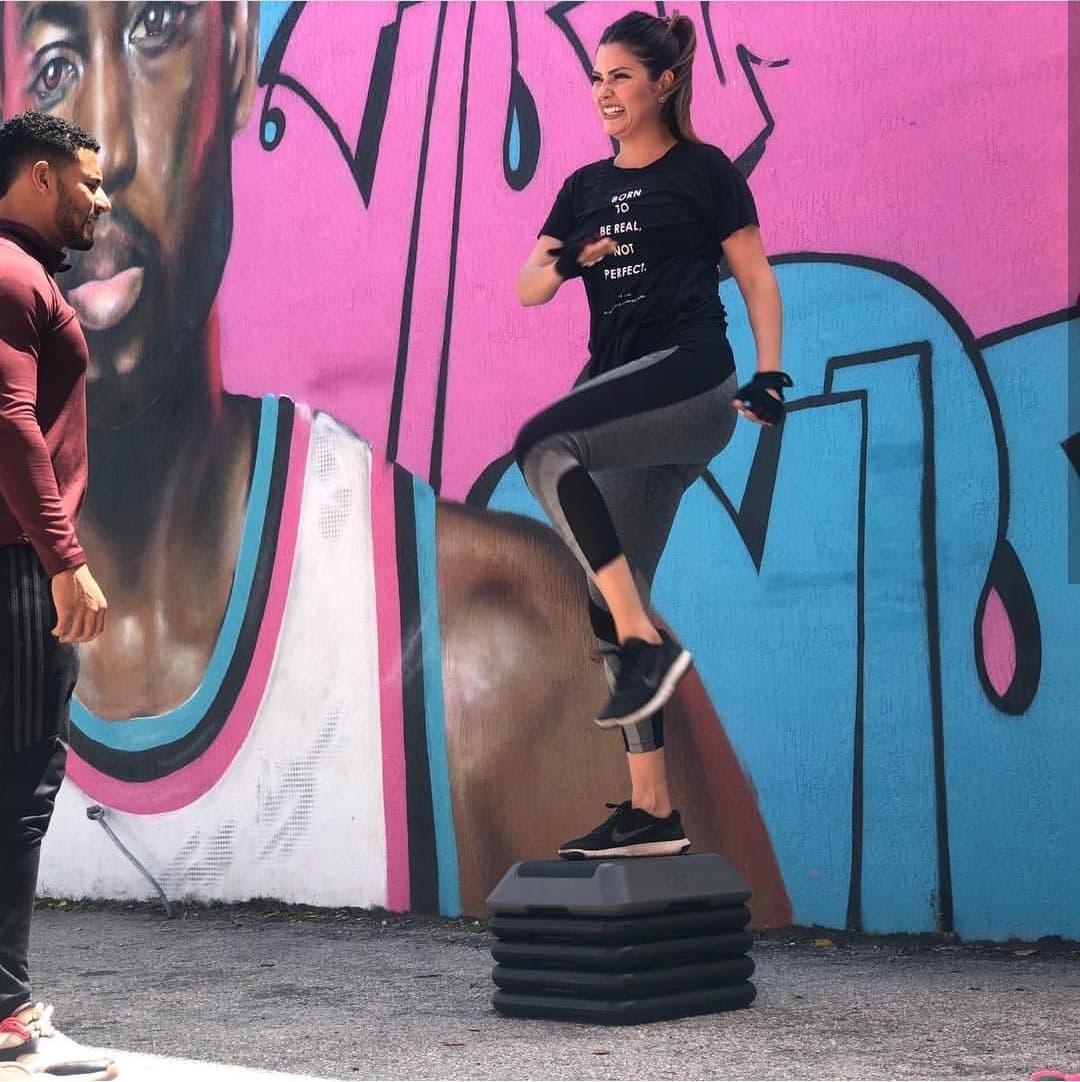 En el último mes, Ana Patricia ha publicado imágenes en las plataformas digitales donde la vemos enfocada en mantenerse en forma. La presentadora mexicana no ha parado, entrena en el gimnasio, otras veces al aire libre y hasta en el estudio de Despierta América.
<br>