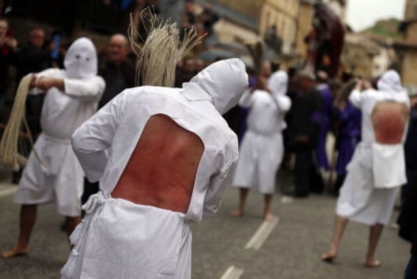 Se trata de los penitentes de Picao durante la procesión “Santa Vera Cruz” en San Vicente Sonsierra, al norte de España.